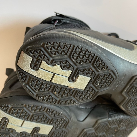 Nike Lebron Soldier IX 9 Basketball Shoes - Picture 12 of 16